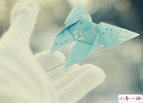 一个人感到孤独寂寞时发的说说带图片 一个人只要学会了回忆就再不会孤独5