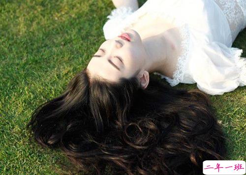 适合恋爱中的甜蜜发的说说带图片 我见过的全部风景都抵不上你一句我想见你15