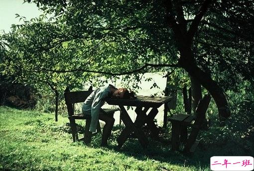 超拽霸气酷炫的00后个性说说带图片 幸好山高水长我还能嚣张2