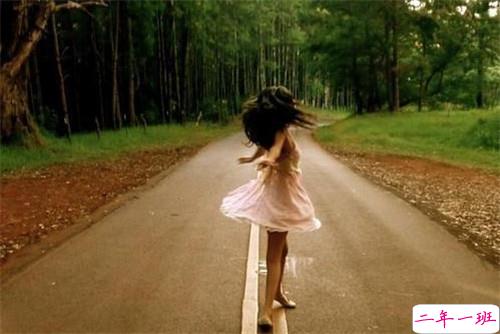 超拽霸气酷炫的00后个性说说带图片 幸好山高水长我还能嚣张13