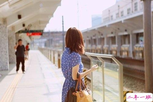 文艺简单适合发空间说说的句子 我想写给你的三行情书13