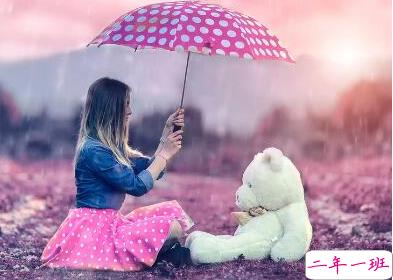 经典说说别人必评：如果还没有人牵你的手，自己要照顾好自己。1