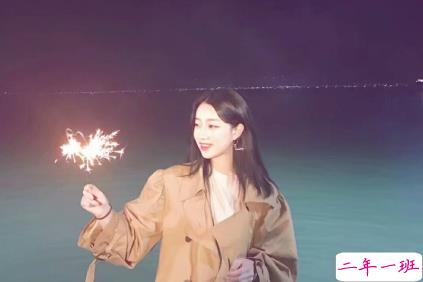 朋友圈情人节说说配图2019 我喜欢这世界也喜欢你2