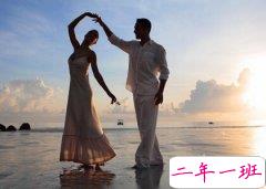 情侣说说带图片素材：我天生冷漠孤僻，也只肯对你温柔的笑