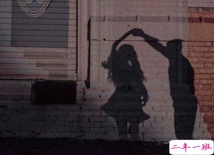 朋友圈点赞率最高的图片说说 爱是天时地利的迷信1