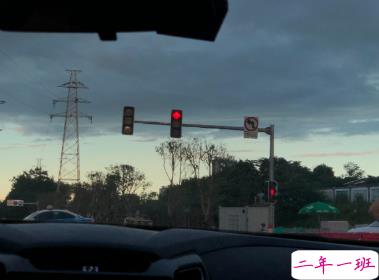 老舍先生通透走心的句子 越不肯努力便越自怜6