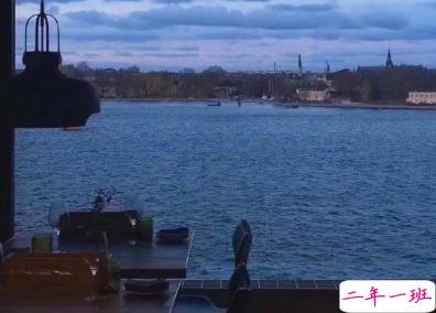 2020经典个性哲理简短走心文案 ​后来你的笑容也变得模糊了9