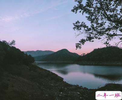 2020经典个性哲理简短走心文案 ​后来你的笑容也变得模糊了11