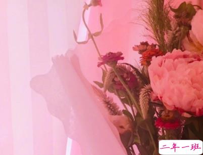 十分经典情感语录带图片 简约文艺风爱情说说9