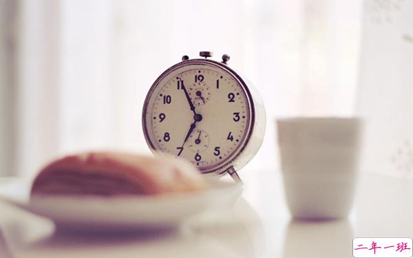 关于人生的很现实的哲理说说带图片 时间夺去了我们轻狂的眼神却给了我们嘴角上扬的资本7