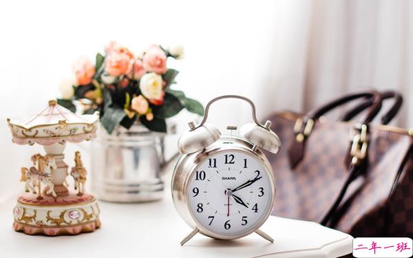 关于人生的很现实的哲理说说带图片 时间夺去了我们轻狂的眼神却给了我们嘴角上扬的资本8