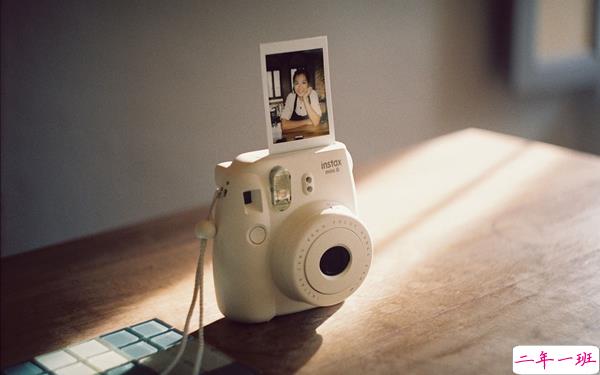 关于人生的很现实的哲理说说带图片 时间夺去了我们轻狂的眼神却给了我们嘴角上扬的资本12