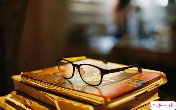 关于人生的很现实的哲理说说带图片 时间夺去了我们轻狂的眼神却给了我们嘴角上扬的资本15