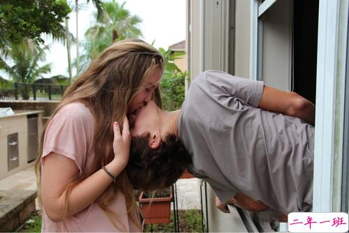 有诗意和哲理的关于人生和爱情的图片说说 跨越漫长岁月长河与你相遇6