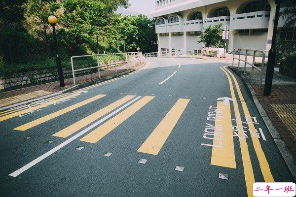 超励志的关于人生和梦想的说说带图片 不努力以后婚纱都是租的8