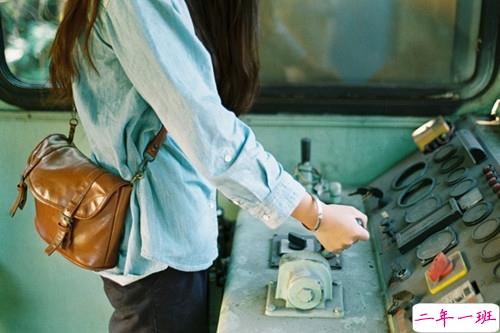 让人瞬间红了眼眶的歌词伤感难过图片说说 人生若如初见14