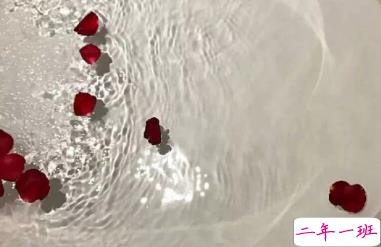 最新伤感唯美个性简短诗意说说 年华虚度空有一身疲倦2