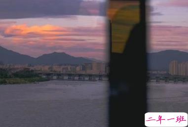 最新伤感唯美个性简短诗意说说 年华虚度空有一身疲倦9