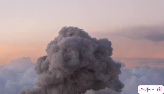 2020伤感郁闷文艺范难过说说 车和车是相让人和人是错过6