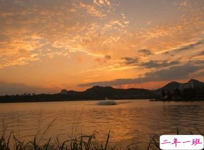 睡前发朋友圈的说说带图片 睡前一句话走心温暖15