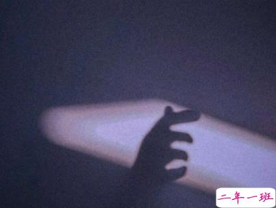 爱而不得悲伤文案 遗憾错过的感情句子配图4