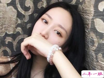 最新爱情伤感的话配图 错过一个人的伤感句子7