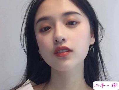 最新爱情伤感的话配图 错过一个人的伤感句子11