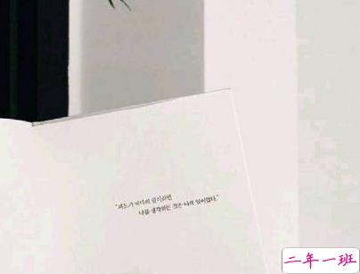 最新爱情伤感的话配图 错过一个人的伤感句子12