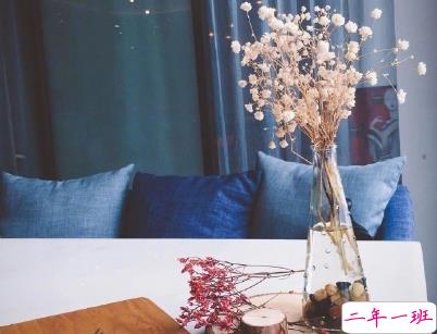 最新爱情伤感的话配图 错过一个人的伤感句子15