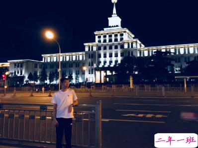 一个人的说说伤感心情短语配图 感到无力心酸的说说6