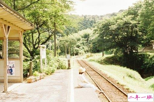 女生伤感说说带图片心情低落 越想越心痛的难过说说大全10