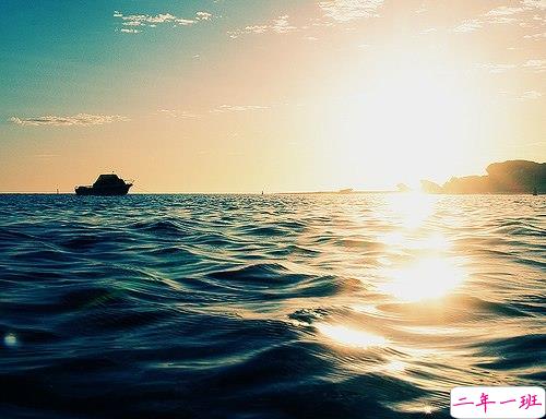 分手后泣不成声的难过悲伤说说带图片 有的人陪你一半就走了说说13