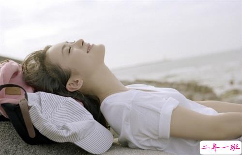 一个人感到孤独绝望的说说带图片 黑夜难以入眠的悲情说说6