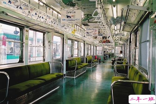 一个人感到孤独绝望的说说带图片 黑夜难以入眠的悲情说说8