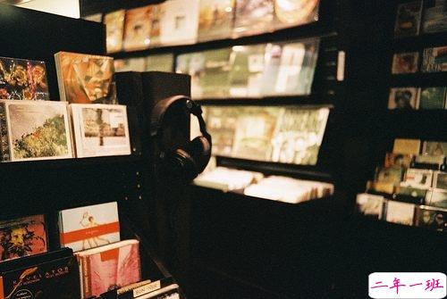 心已被刺透的伤感说说带图片 爱情给我太多伤痛的说说心好累11