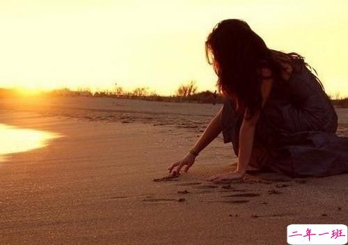 心已被刺透的伤感说说带图片 爱情给我太多伤痛的说说心好累15