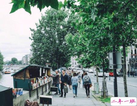 女生伤感说说好听心碎带图片 泪流成河的戳心伤感说说配图11