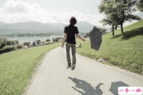 心碎到不敢流泪的伤感说说带图片 特别难过想哭的伤感说说20184