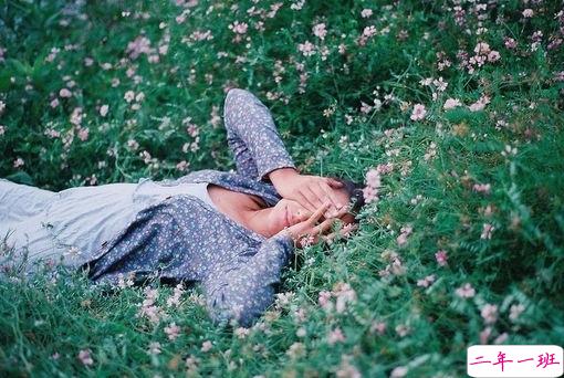 心碎到不敢流泪的伤感说说带图片 特别难过想哭的伤感说说201811