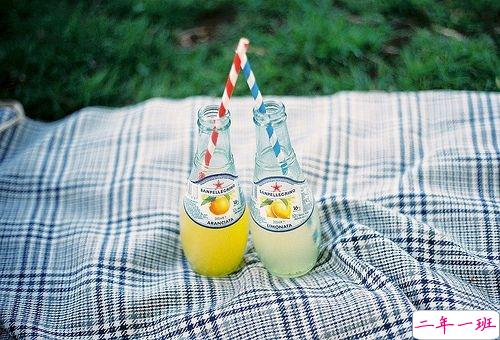 有些伤感的关于人生和成长的说说带图片 生活的本质就是离别3