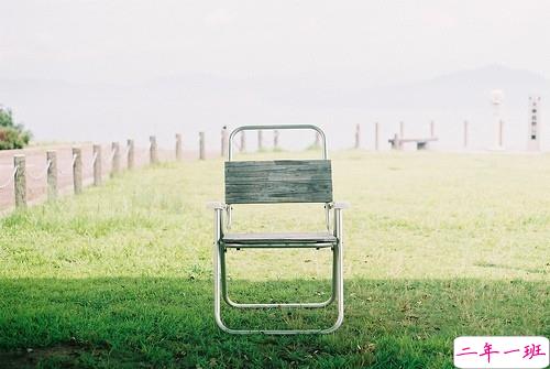 有些伤感的关于人生和成长的说说带图片 生活的本质就是离别12