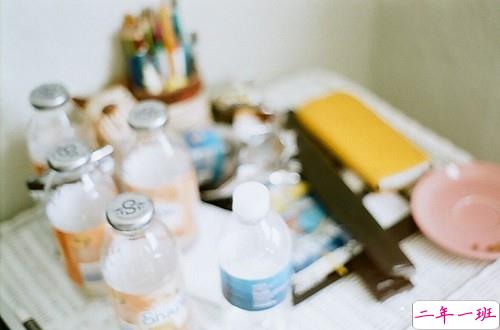 有些伤感的关于人生和成长的说说带图片 生活的本质就是离别13