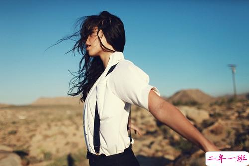 读起来让人心痛的情感句子带图片 最痛苦的不是不曾拥有而是差一点就可以。10