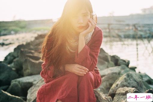 女生伤感心痛到窒息的图片句子 所有的悲欢都是我一个人的灰烬15