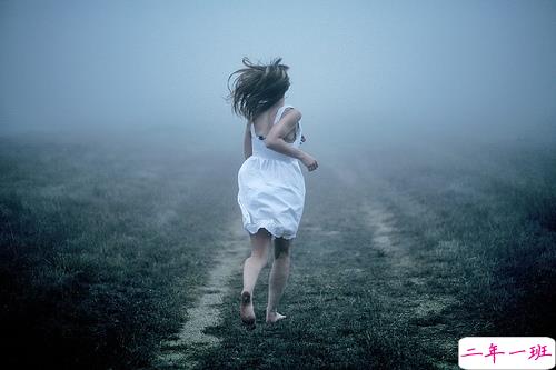 说给暗恋的你听的伤感女生图片说说 白昼隐没了星光10