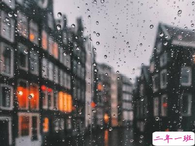 下雨天浪漫文案 雨天浪漫唯美说说带图片1
