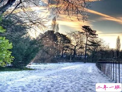 朋友圈晒雪景的句子带图片 下雪说说唯美简短配图15