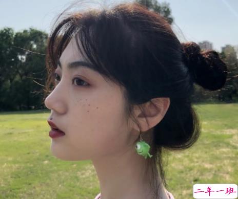 唯美好听适合女生的说说带图片 宁愿像个孩子不肯看太多事13