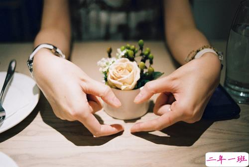 14条很美很好听的文艺唯美说说带图片 森系文艺范古风说说10