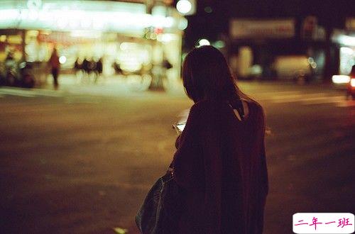 提起爱情就忍不住湿了眼眶的忧伤句子 关于爱情的难过忧伤句子1